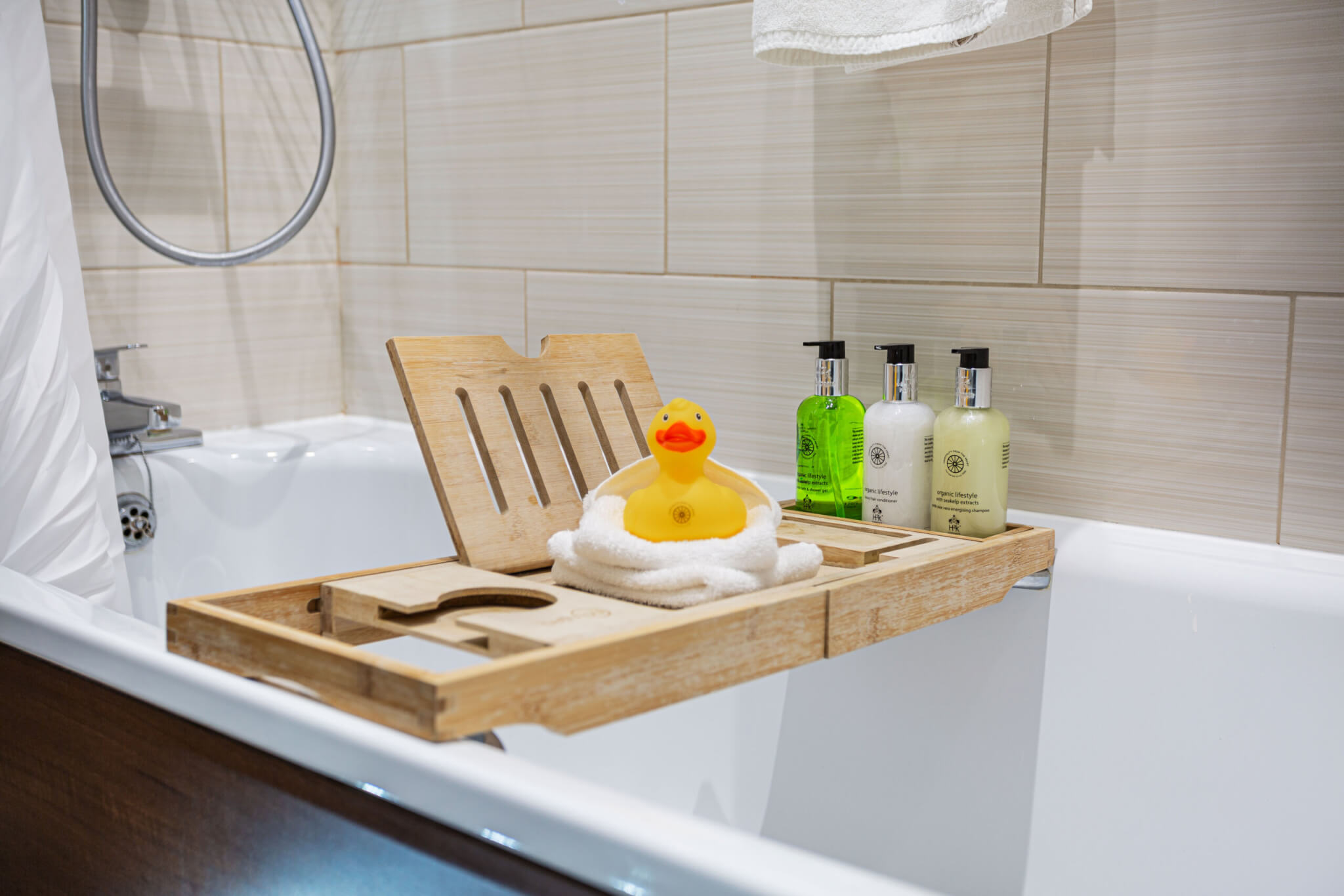 Rm 205 Superior Double Bathroom scaled
