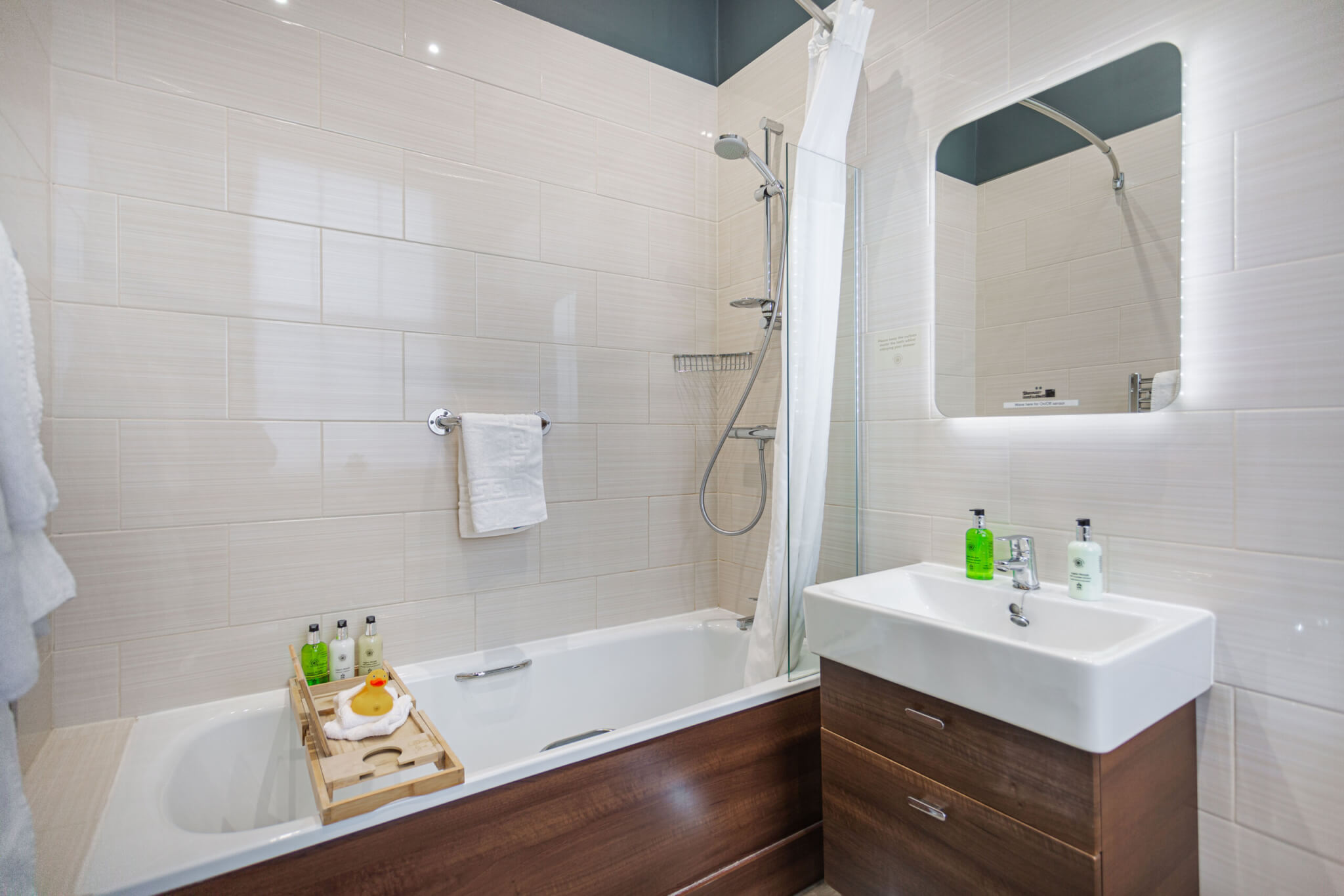 Rm 212 Classic Plus Double Bathroom scaled