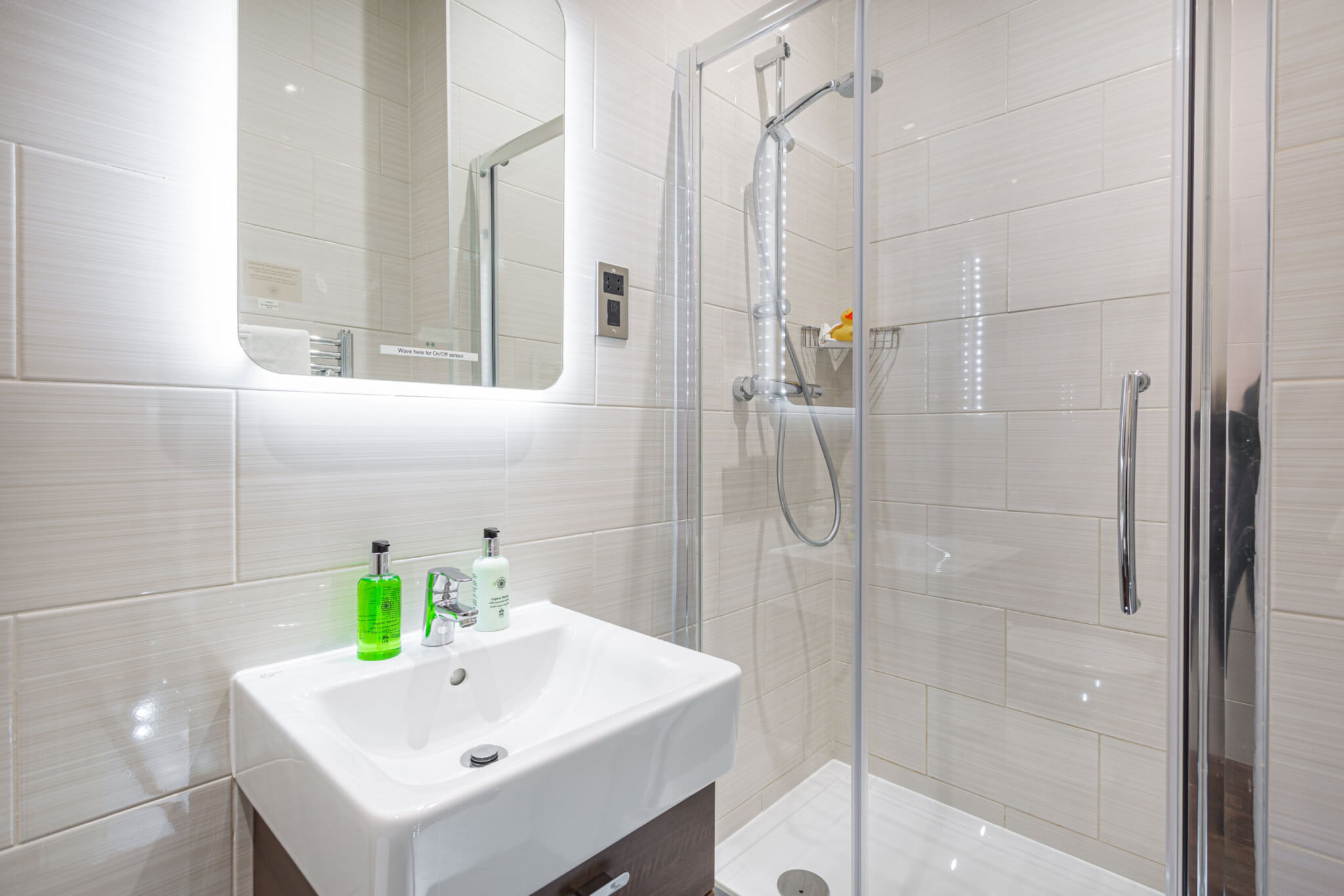 Rm 305 Classic Single Bathroom scaled